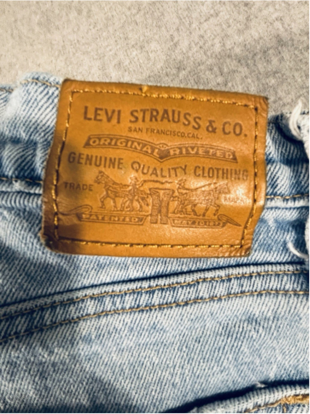 Levi’s Premium Wedgie Straight Jeans Women 29x28 Light Wash Distressed Denim - Picture 4 of 12